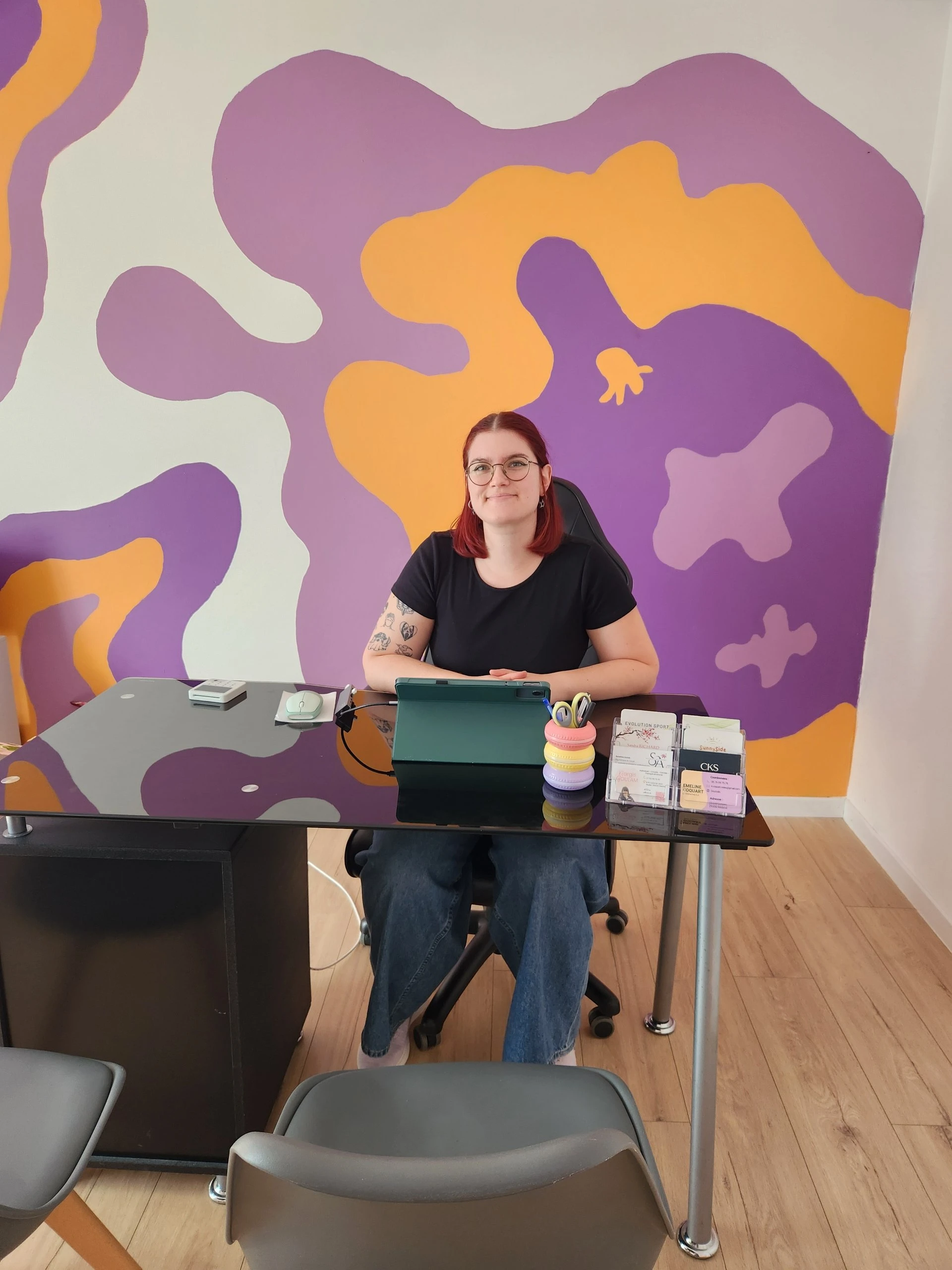 Emeline Coquart à son bureau