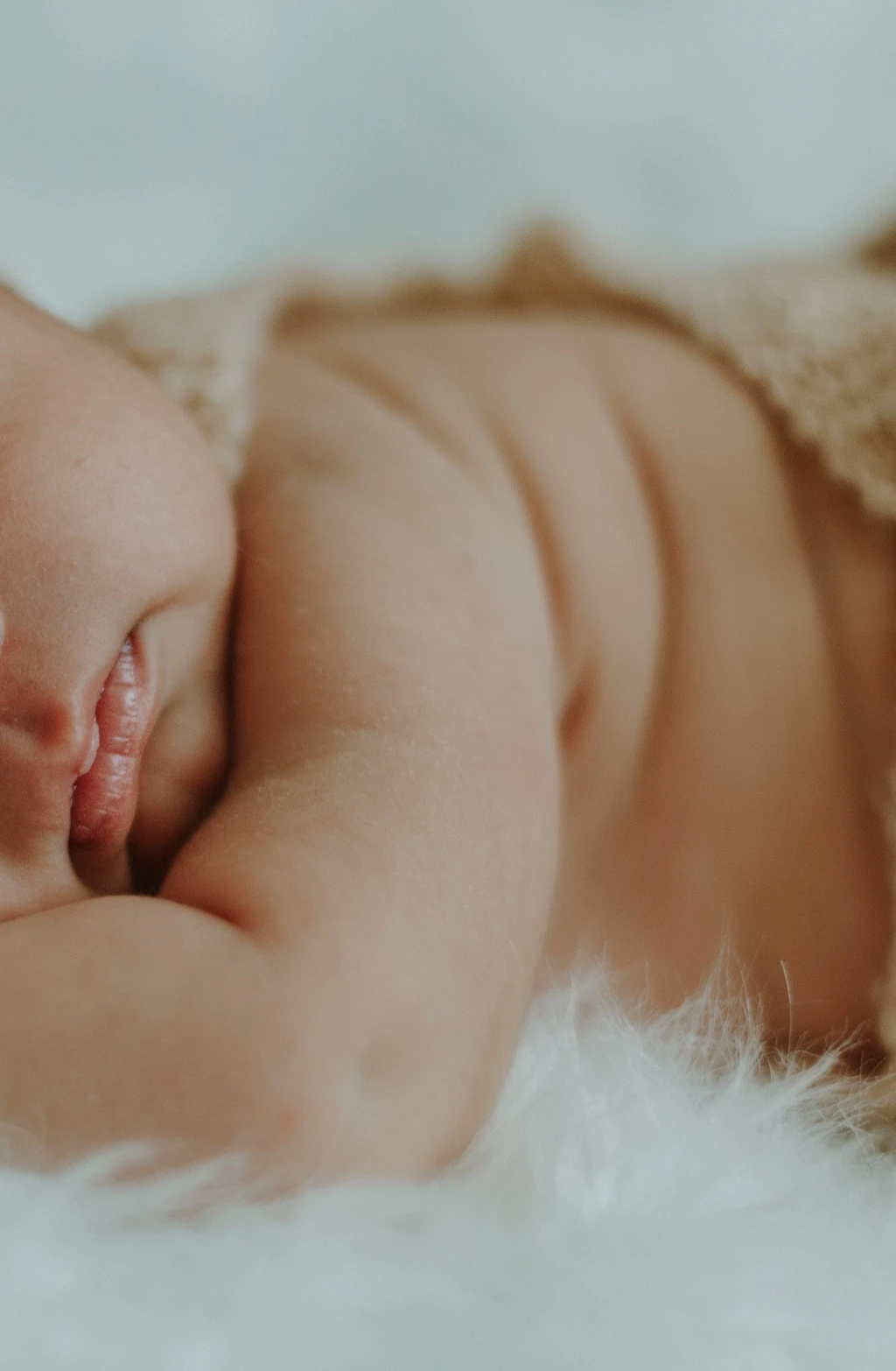 Nourrisson apaisé après consultation d'ostéopathie