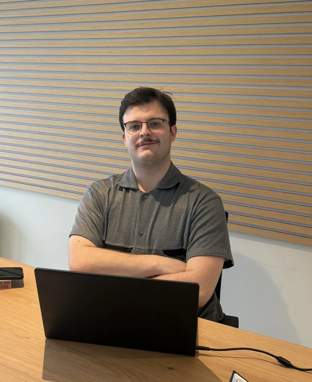 Portrait de Corentin Domenge, ostéopathe à Hénonville